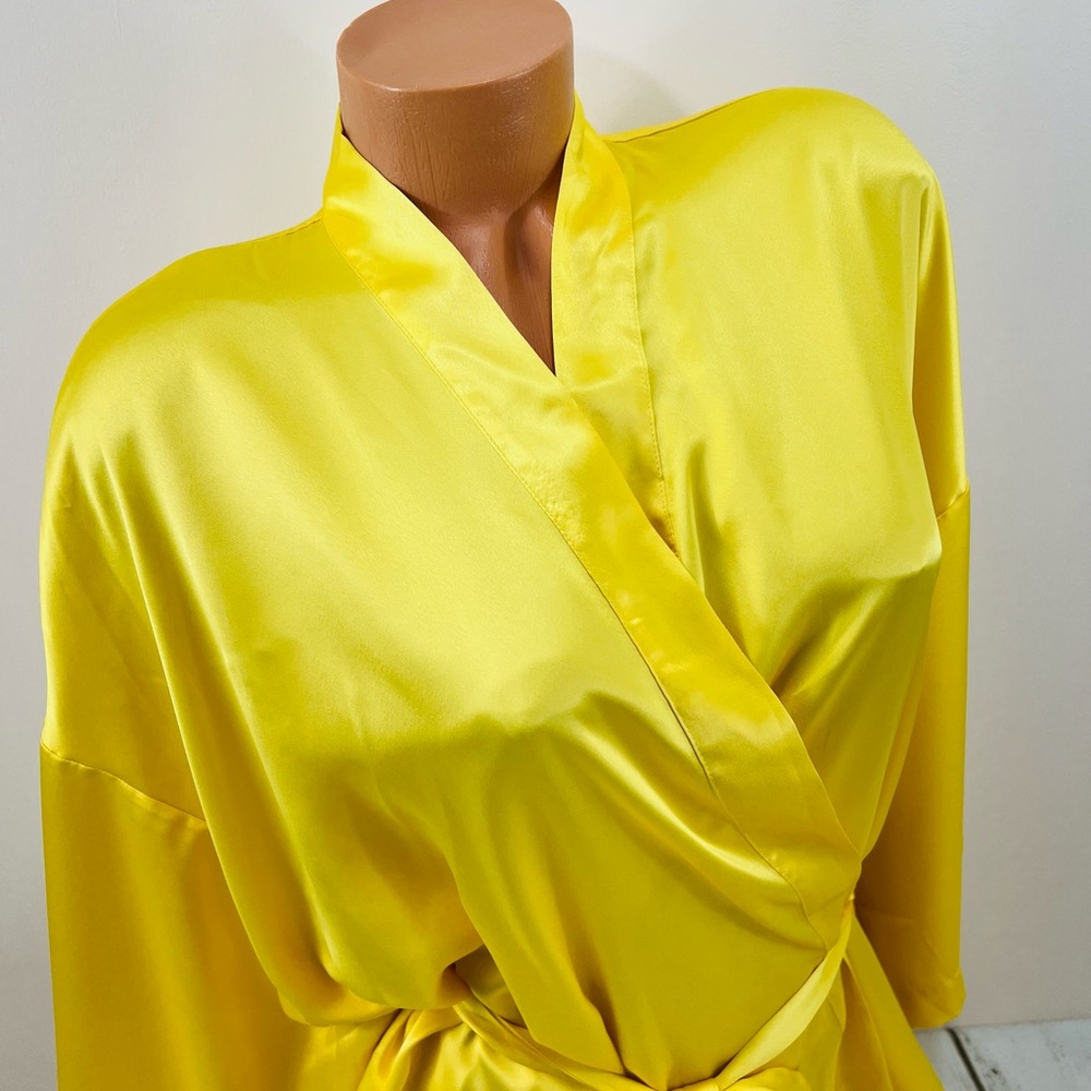 Victoria’s Secret Satin Short Kimono Robe One Size - Picture 4 of 8